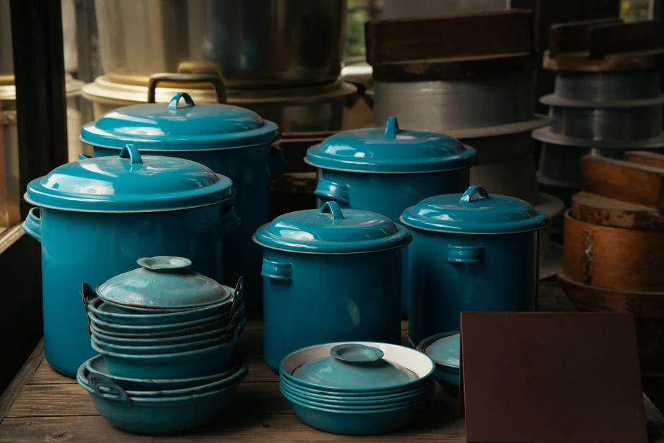 Ceramic vs Cast Iron Dutch Oven: Nuovva and Lodge Compared